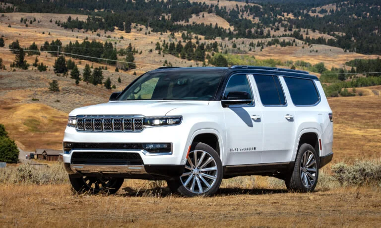 23Wagoneer-GrandWagoneer-ExteriorLCountryside-5×3