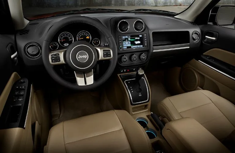 2016-Jeep-Patriot-cabin-view_B1_o