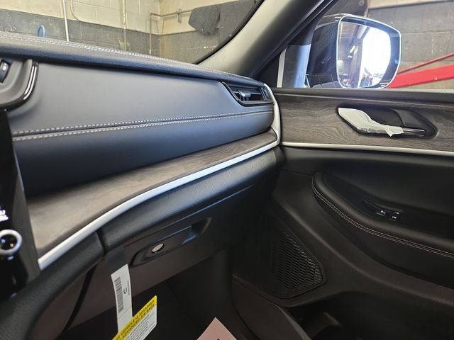 2026 Jeep Grand Cherokee Altitude