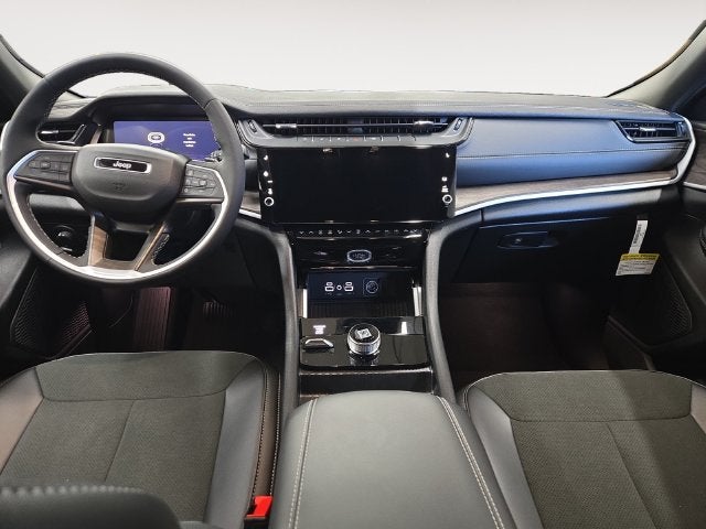 2027 Jeep Grand Cherokee Laredo Altitude