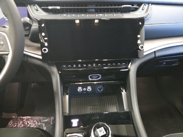 2027 Jeep Grand Cherokee Laredo Altitude