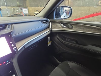 2027 Jeep Grand Cherokee Laredo Altitude