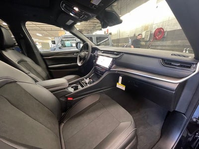 2026 Jeep Grand Cherokee Laredo Altitude