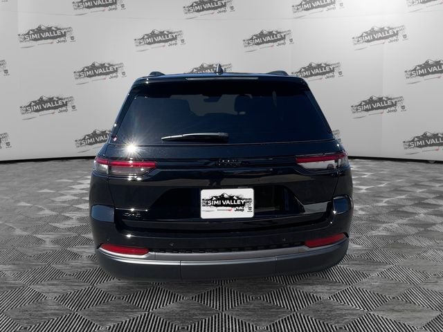2026 Jeep Grand Cherokee Laredo Altitude