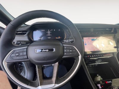2027 Jeep Grand Cherokee Laredo Altitude
