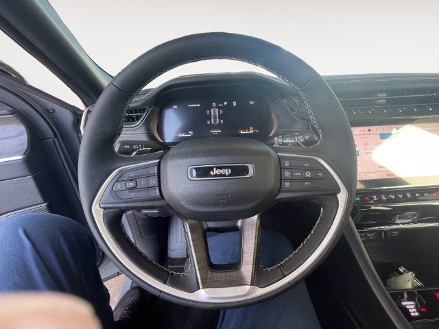 2027 Jeep Grand Cherokee Laredo Altitude