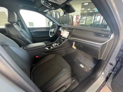 2027 Jeep Grand Cherokee Laredo Altitude