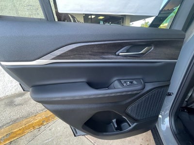 2027 Jeep Grand Cherokee Laredo Altitude