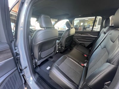 2027 Jeep Grand Cherokee Laredo Altitude