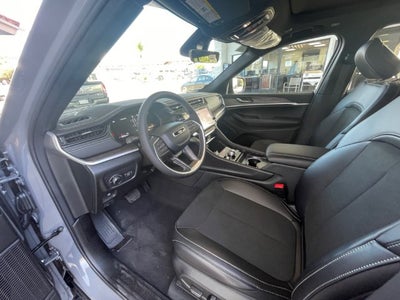 2027 Jeep Grand Cherokee Laredo Altitude