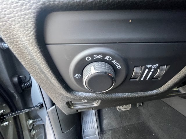 2027 Jeep Grand Cherokee Laredo Altitude