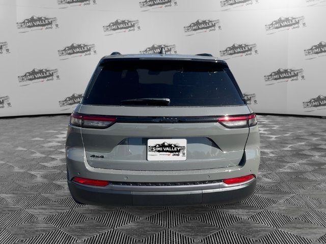 2027 Jeep Grand Cherokee Laredo Altitude
