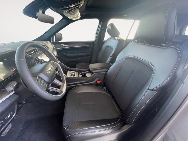 2027 Jeep Grand Cherokee Laredo Altitude