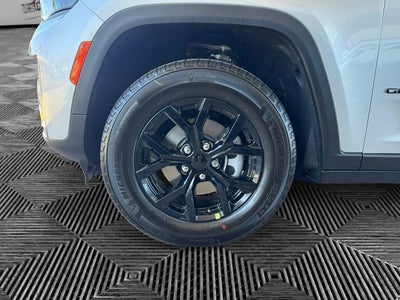 2026 Jeep Grand Cherokee Laredo Altitude