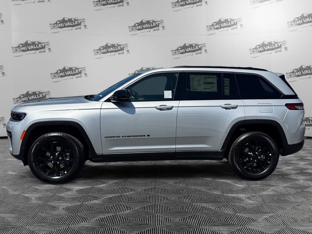 2026 Jeep Grand Cherokee Laredo Altitude