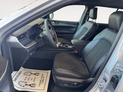 2026 Jeep Grand Cherokee Laredo Altitude