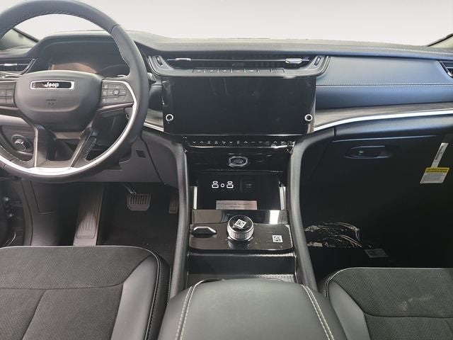 2027 Jeep Grand Cherokee Laredo Altitude