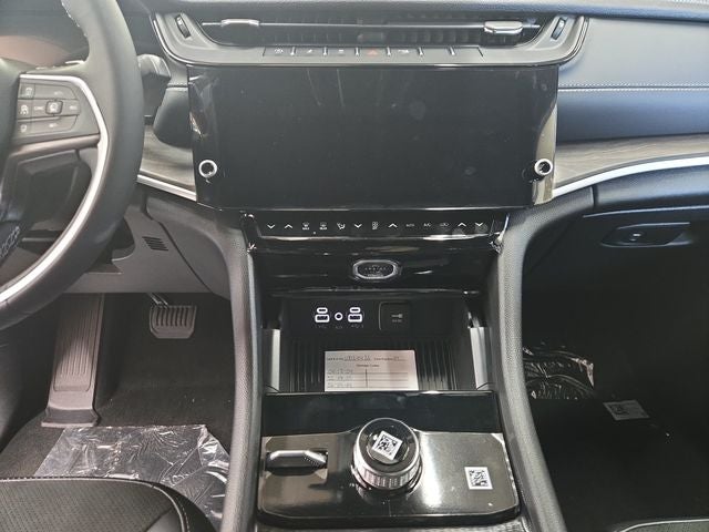 2027 Jeep Grand Cherokee Laredo Altitude
