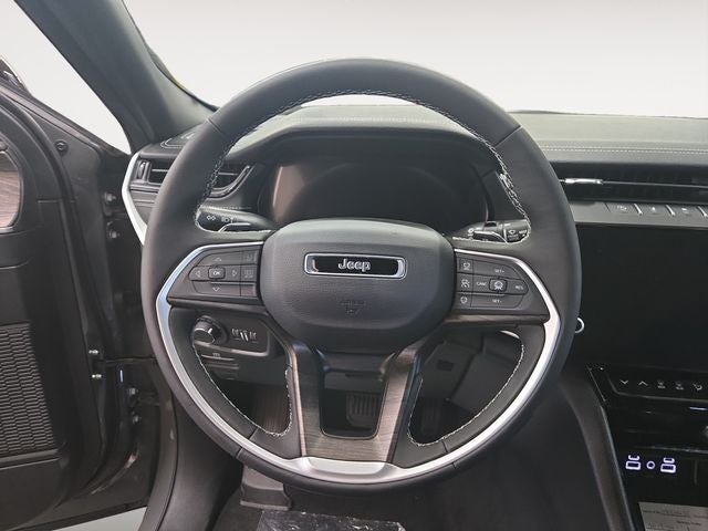 2027 Jeep Grand Cherokee Laredo Altitude