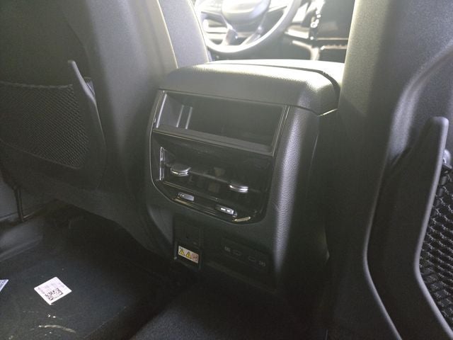 2027 Jeep Grand Cherokee Laredo Altitude