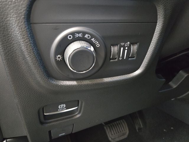 2027 Jeep Grand Cherokee Laredo Altitude