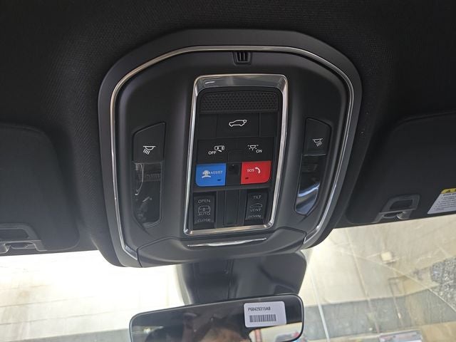 2027 Jeep Grand Cherokee Laredo Altitude