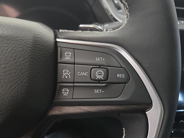 2027 Jeep Grand Cherokee Laredo Altitude