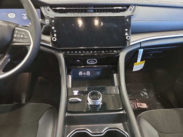 2027 Jeep Grand Cherokee Laredo Altitude