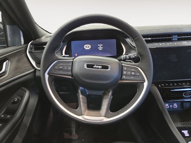 2027 Jeep Grand Cherokee Laredo Altitude