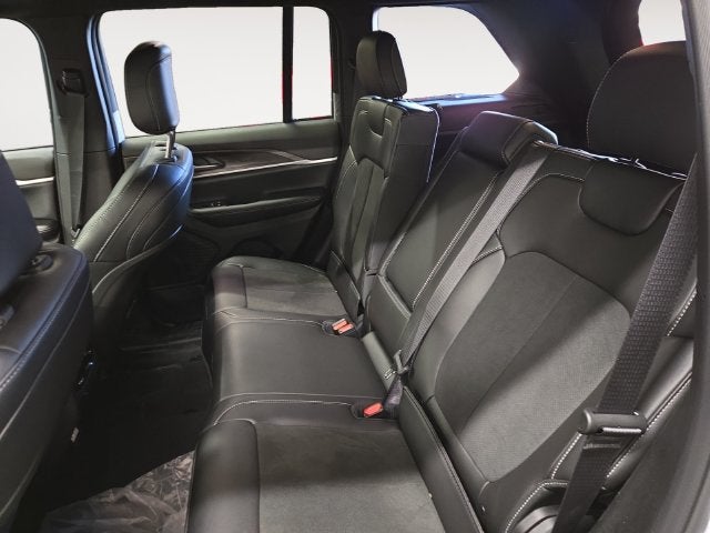 2027 Jeep Grand Cherokee Laredo Altitude