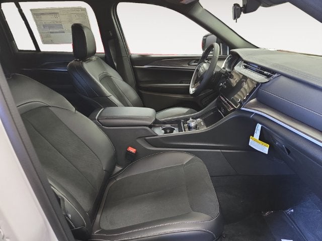 2027 Jeep Grand Cherokee Laredo Altitude