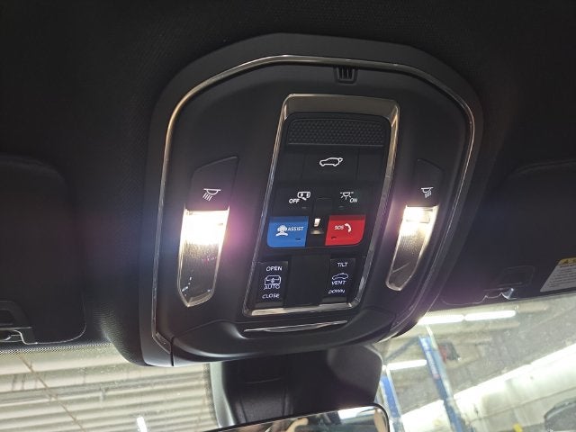 2027 Jeep Grand Cherokee Laredo Altitude