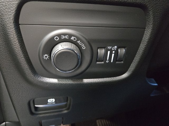 2027 Jeep Grand Cherokee Laredo Altitude