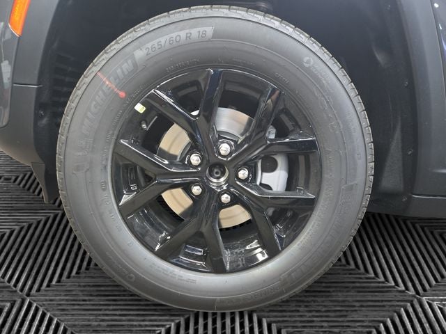 2026 Jeep Grand Cherokee Laredo Altitude