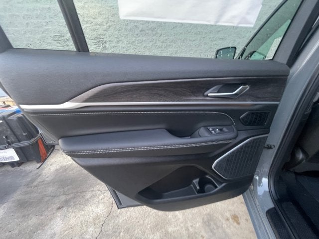 2027 Jeep Grand Cherokee L Limited Reserve